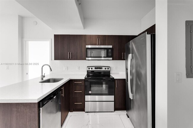 Foto del edificio - 1 Curtiss Pkwy