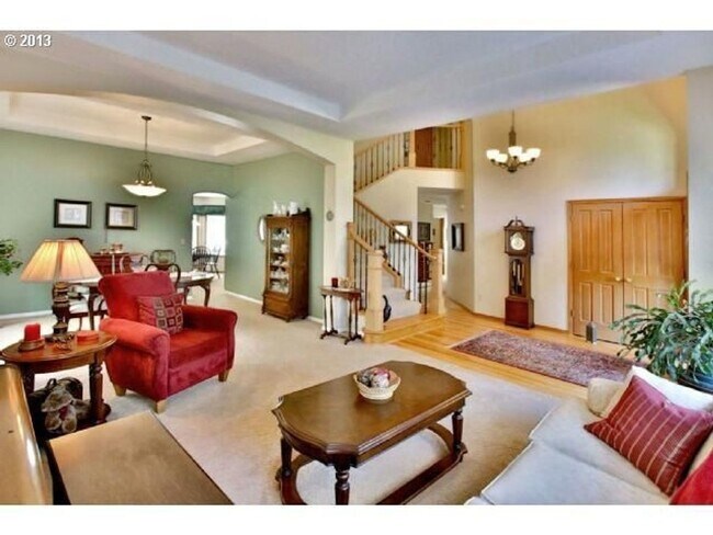 Foto del edificio - Spacious and Bright 4 Bedroom Home in Beav...