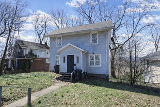 Building Photo - 1490 Hillside Terrace