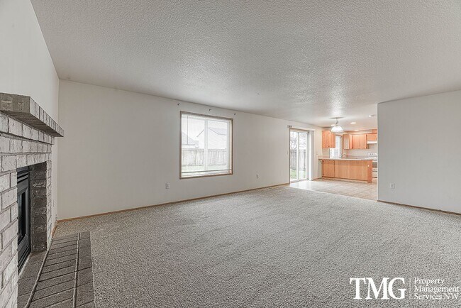 Building Photo - Spacious & Updated Single Level Home w/ Bonus Room & Fully Fenced Yard!