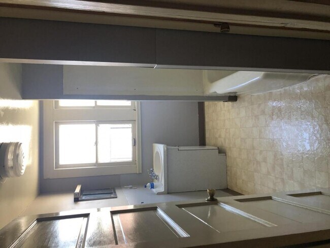 Building Photo - 121 N 7th Street