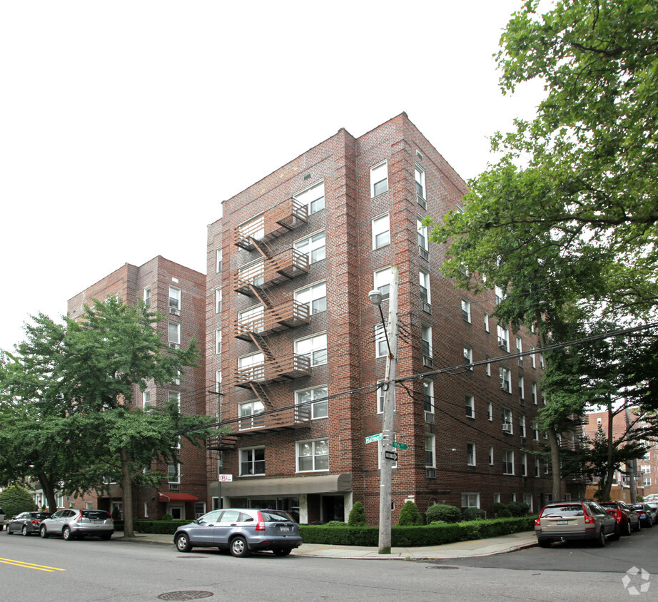 Building Photo - 150 Marine Ave