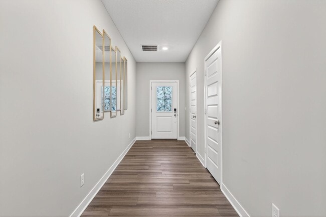 Building Photo - Welcome to this stunning 4-bedroom, 2.5-bathroom home located in the desirable Westfield, IN.