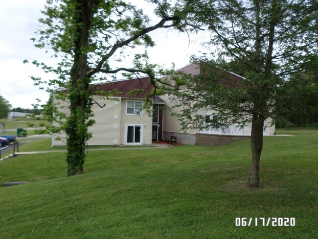 Building Photo - 324 Mitchell Dr