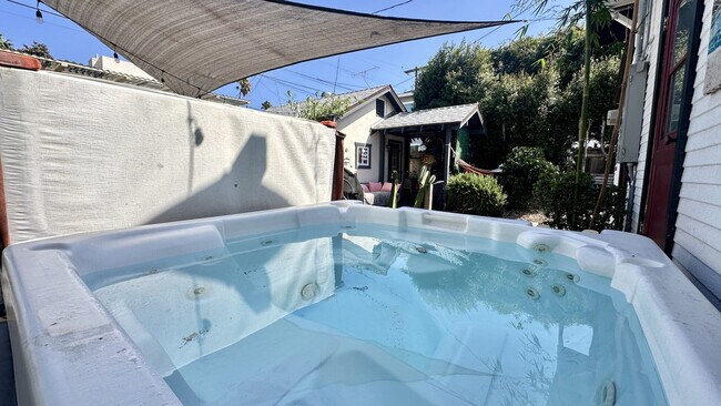 Foto del edificio - 4752 Lotus St