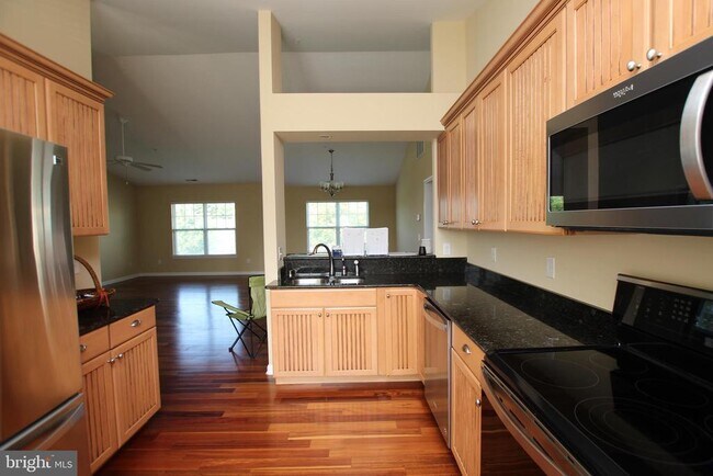 Building Photo - 18932 Shore Pointe Ct