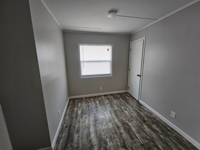 Foto del edificio - 529 Revere Rd