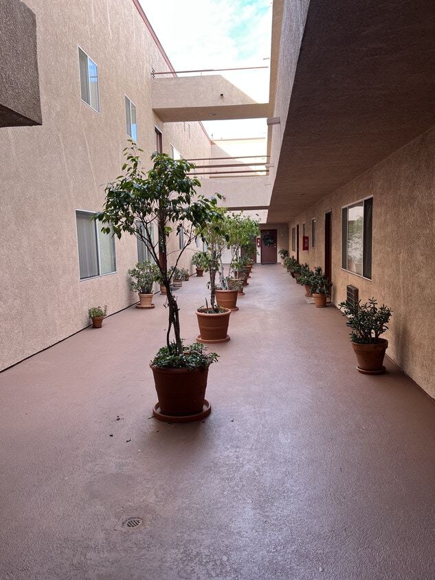 Building Photo - Toland Way Apartments