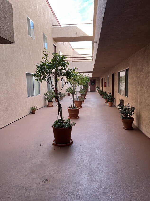 Foto del edificio - Toland Way Apartments