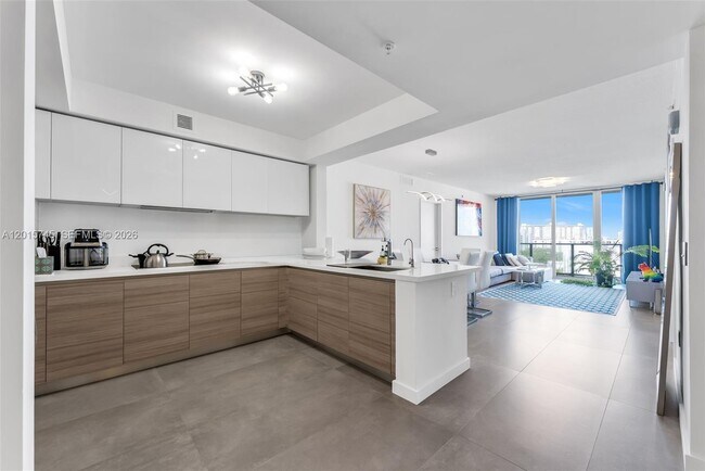 Foto del edificio - 300 Sunny Isles Blvd