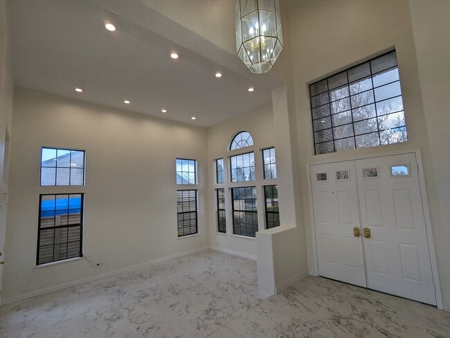 Building Photo - 42057 Parkmont Dr