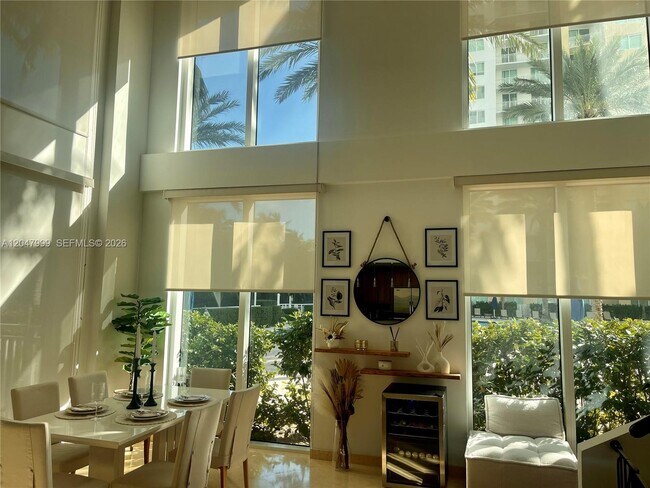 Foto del edificio - 1745 E Hallandale Beach Blvd