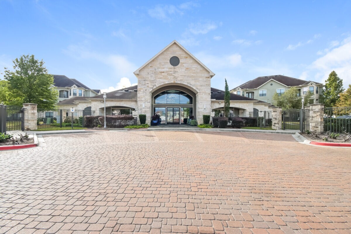 Fall At Eagle Creek Apartments