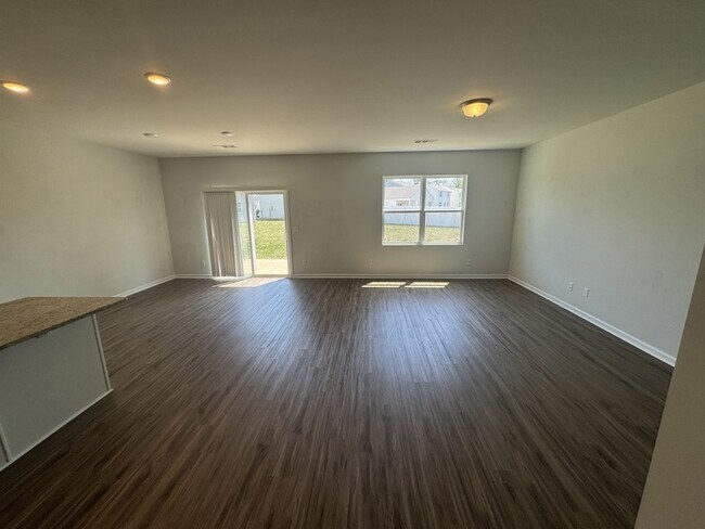 Foto del edificio - 710 Samuel Lee Ln