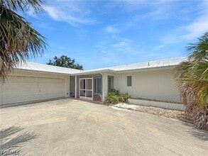 Building Photo - 6950 Overlook Dr