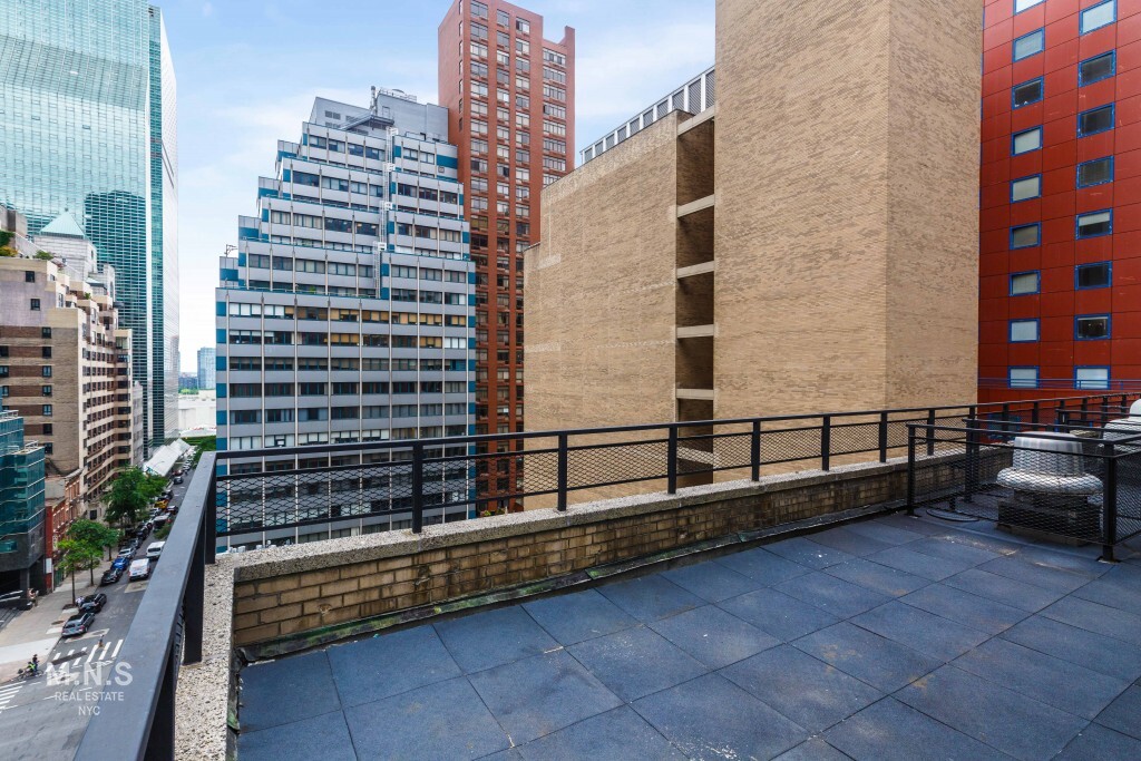 Primary Photo - 230 East 44th Street