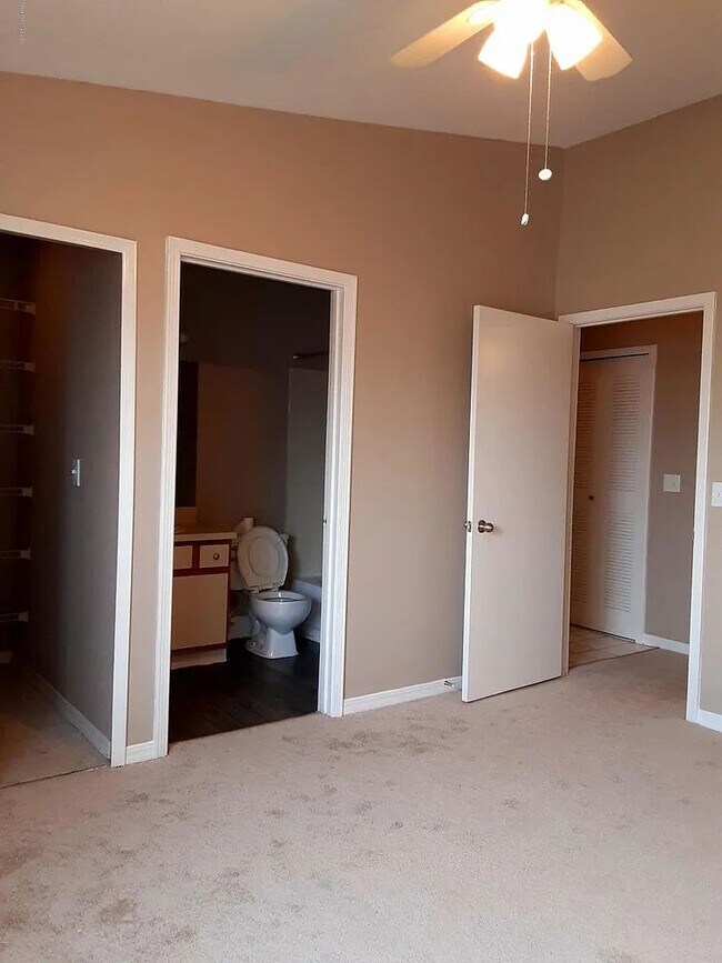 Foto del edificio - 7667 N Wickham Rd