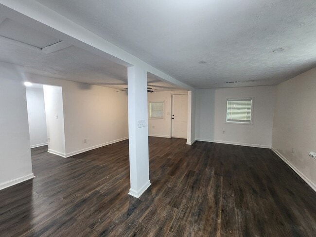 Building Photo - 2871 Barbara Rd