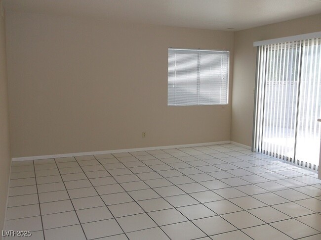 Foto del edificio - 7245 Great Oak Ave