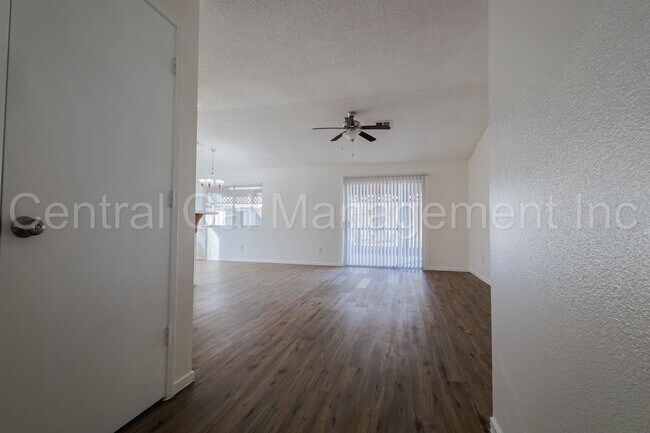 Building Photo - 3 Bedroom, 2 Bath Home - $2100 per month!