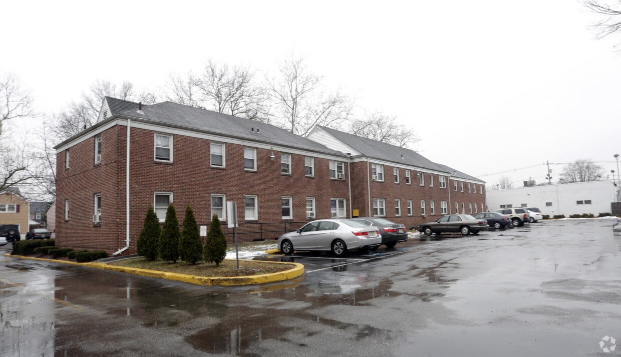 373437 W Hazelwood Ave, Rahway, NJ 07065 Apartments in Rahway, NJ