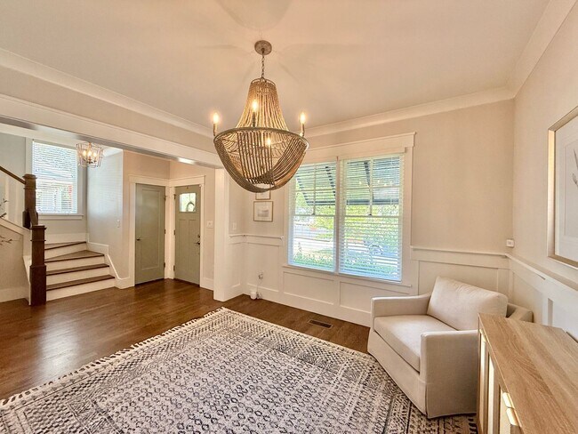 Building Photo - Stunning 3BD, 2.5BA Downtown Raleigh Home with Modern Updates, Large Fenced In Backyard, Fire Pit...