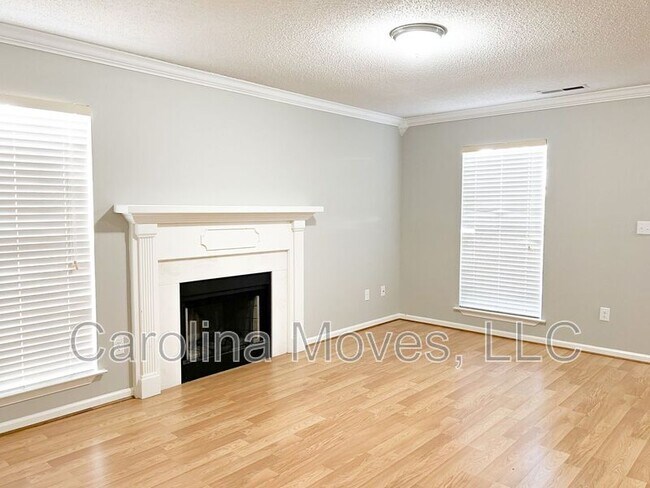 Building Photo - 105 Riverside Chase Cir