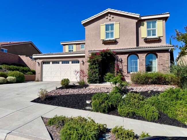Building Photo - Stunning 5 Bedroom + Office Home with Priv...