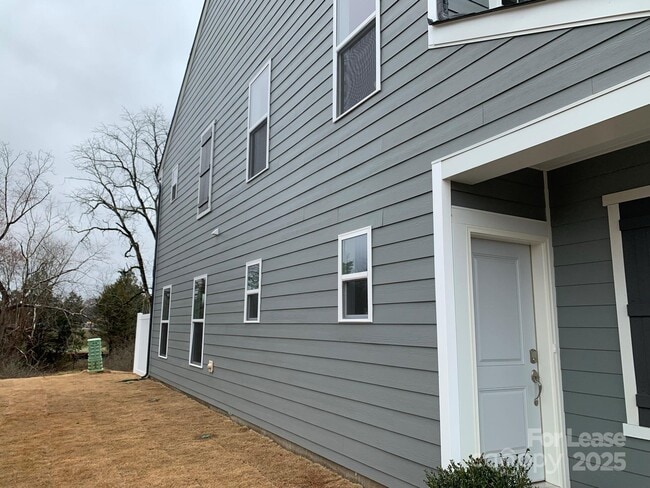 Building Photo - 23042 Clarabelle Dr