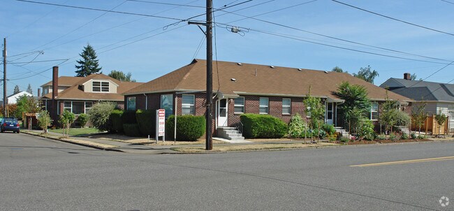 Building Photo - 6504 N Commercial Ave