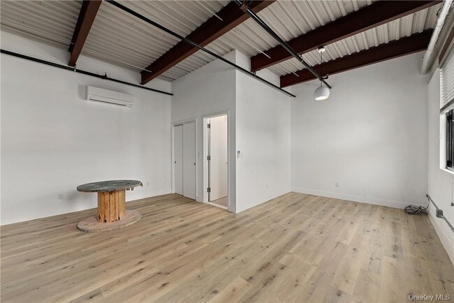 Foto del edificio - 189 N Main St