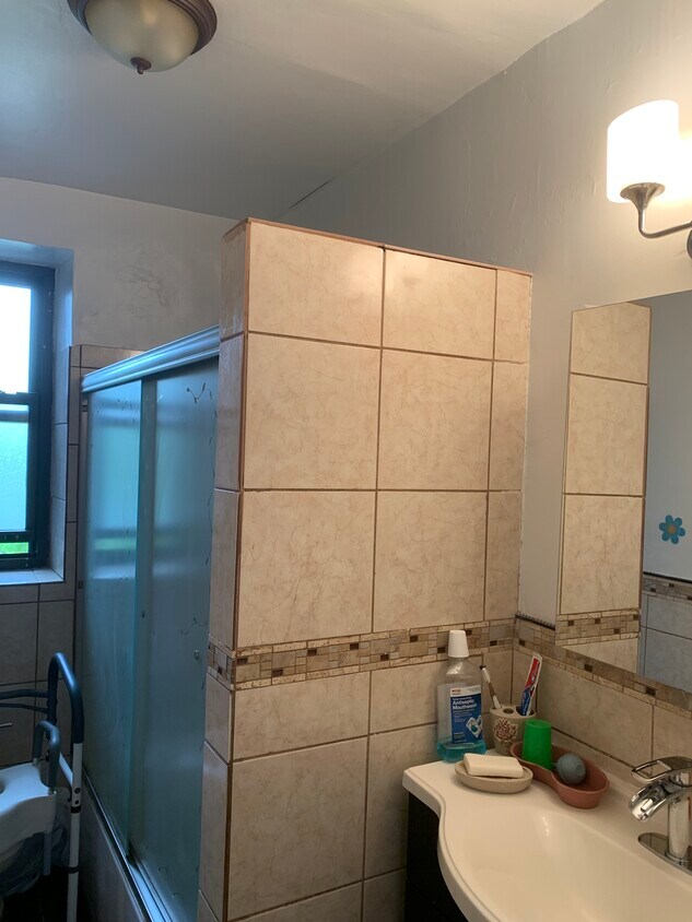 Foto principal - 651 N Terrace Ave
