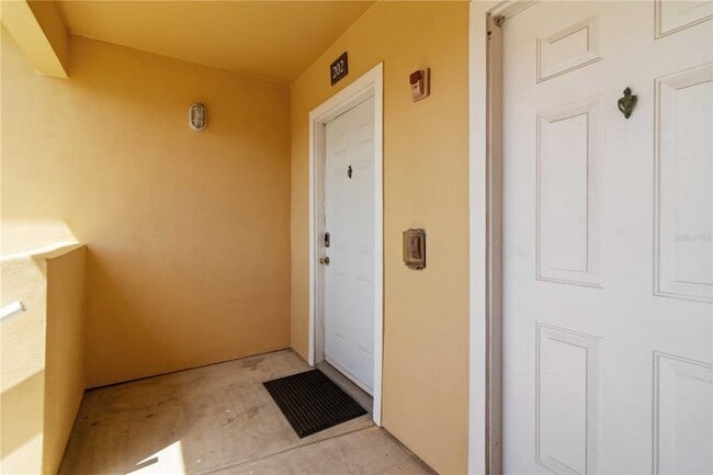 Foto del edificio - 1020 Villagio Cir