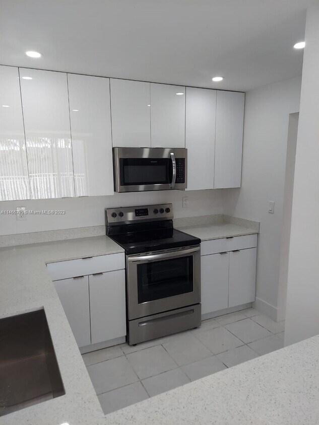 6930 Miami Gardens Dr Unit 1505, Hialeah, FL 33015 Condo for Rent in