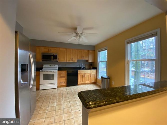 Building Photo - 2836 Kelly Square
