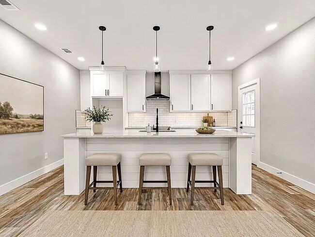 Foto del edificio - 90 Live Oak St
