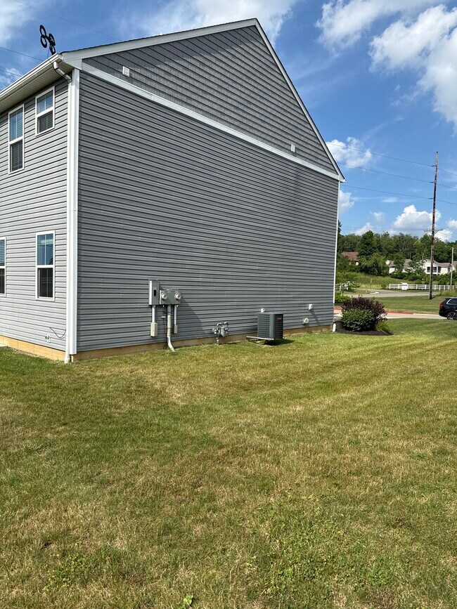 Building Photo - 3383 Jackson Park Dr NW