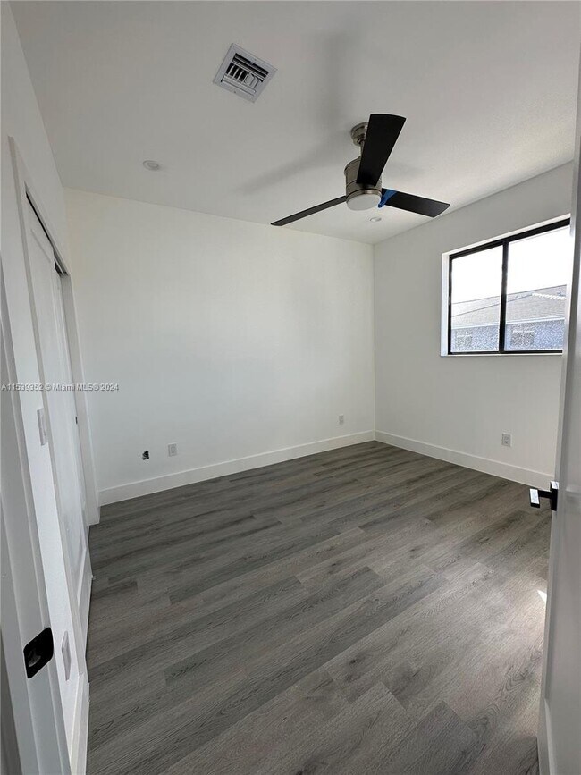 Foto del edificio - 4631 SW 32nd Ave