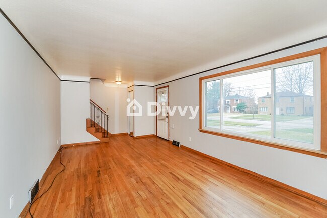 Foto del edificio - 28140 Tremaine Dr