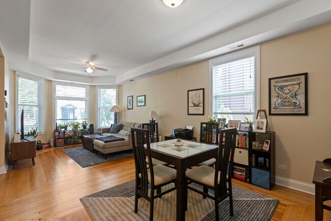 Foto del edificio - Impeccably maintained 2bd with private bal...