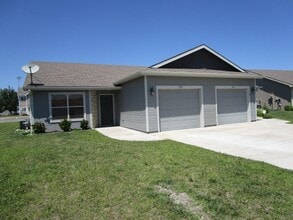 Building Photo - 502 Northfield Rd