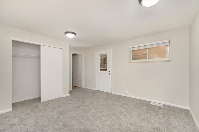 Foto del edificio - Beautifully remodelled 4 Bedroom home - Sh...