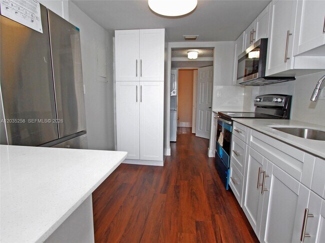 Foto del edificio - 9411 SW 4th St