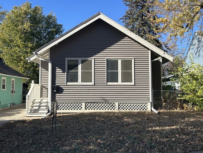 Building Photo - 1203 S West Ave