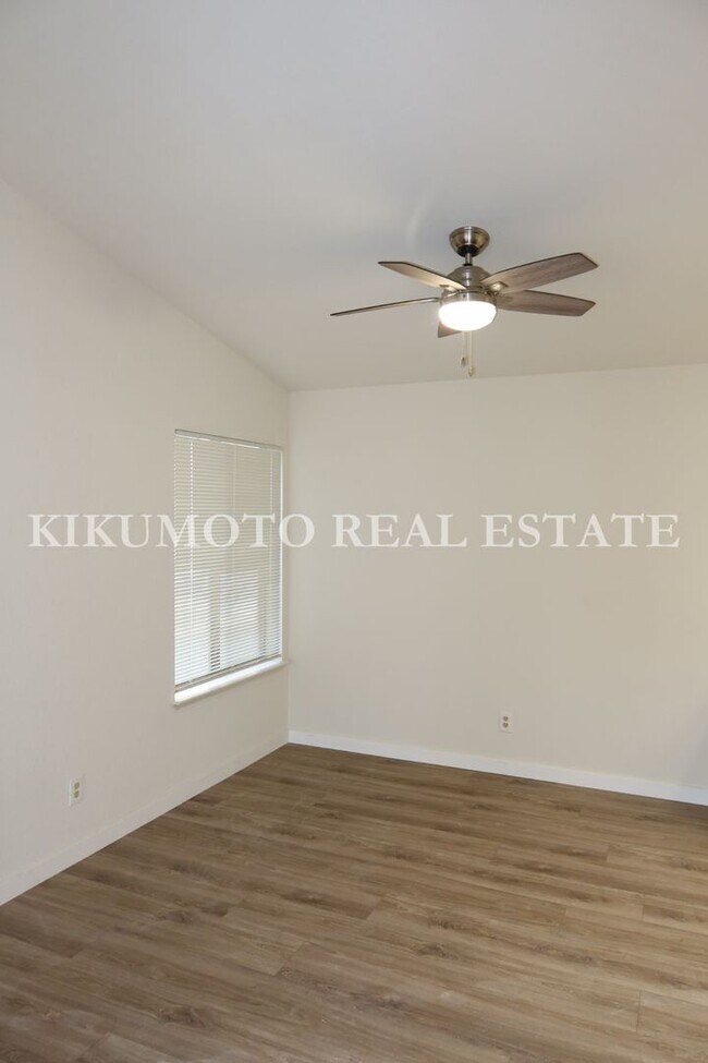 Building Photo - 3 Bedrooms, 2 Baths Half-plex in Greenhaven