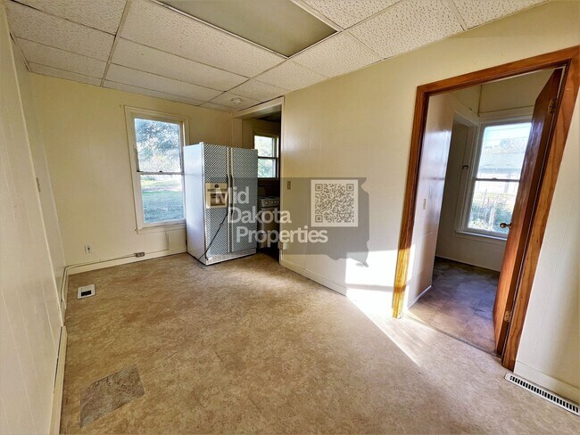Building Photo - 512 W 1st Ave