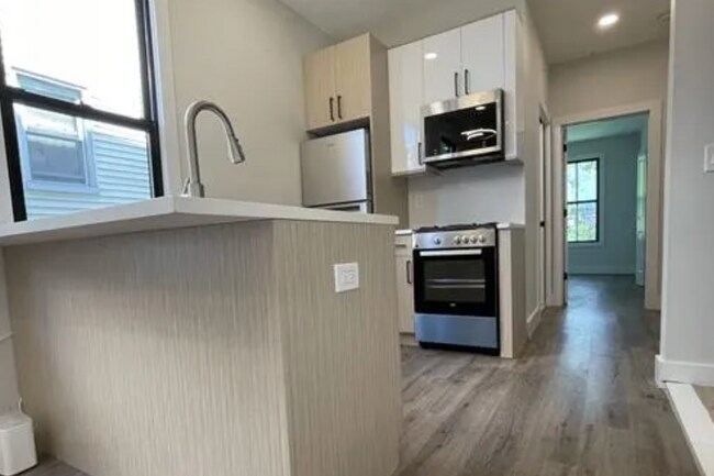 Foto del edificio - 130 Bayview Ave