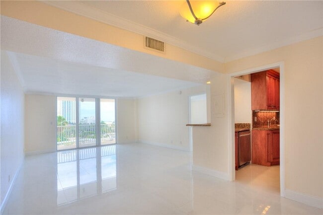 Building Photo - 1 Las Olas Cir