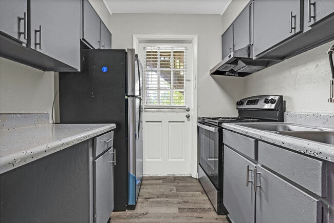 Building Photo - Parkview Apartments & Townhomes