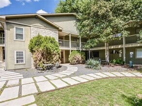 Building Photo - 2303 East Side Dr